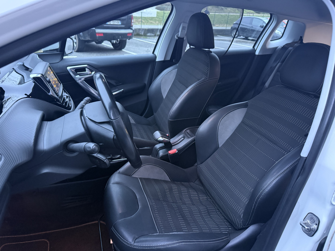 Peugeot 2008 — 11