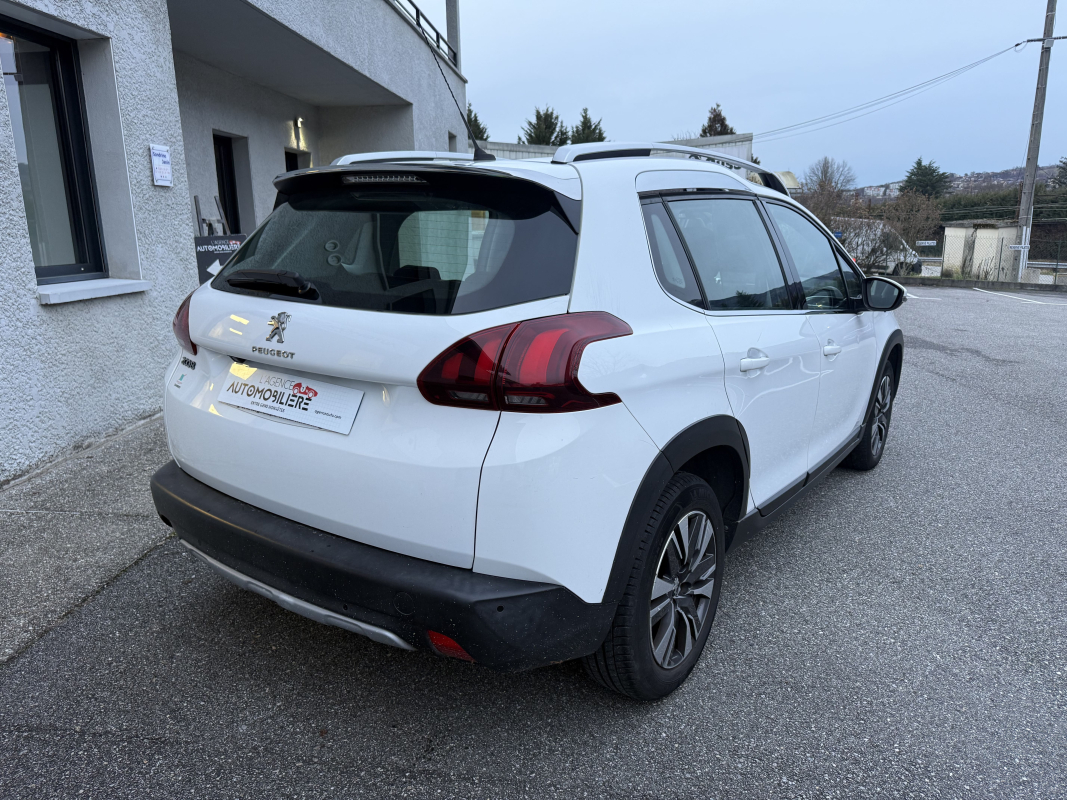 Peugeot 2008 — 3