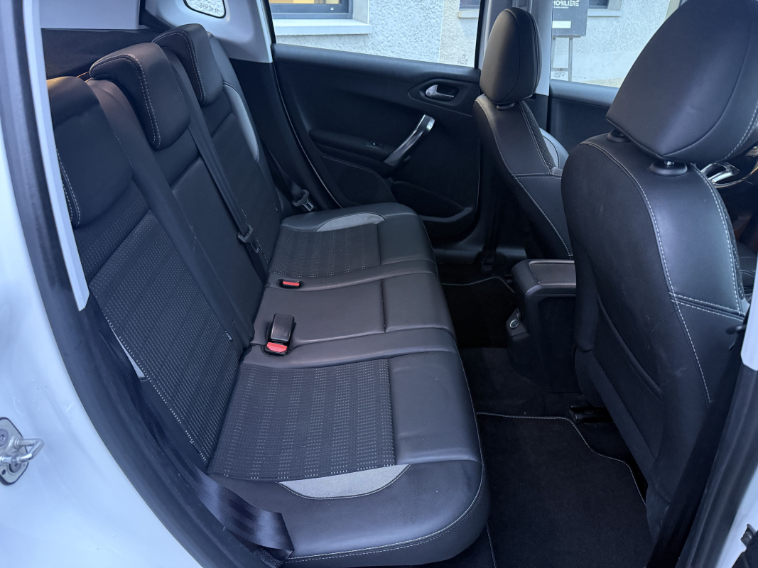 Peugeot 2008 — 16