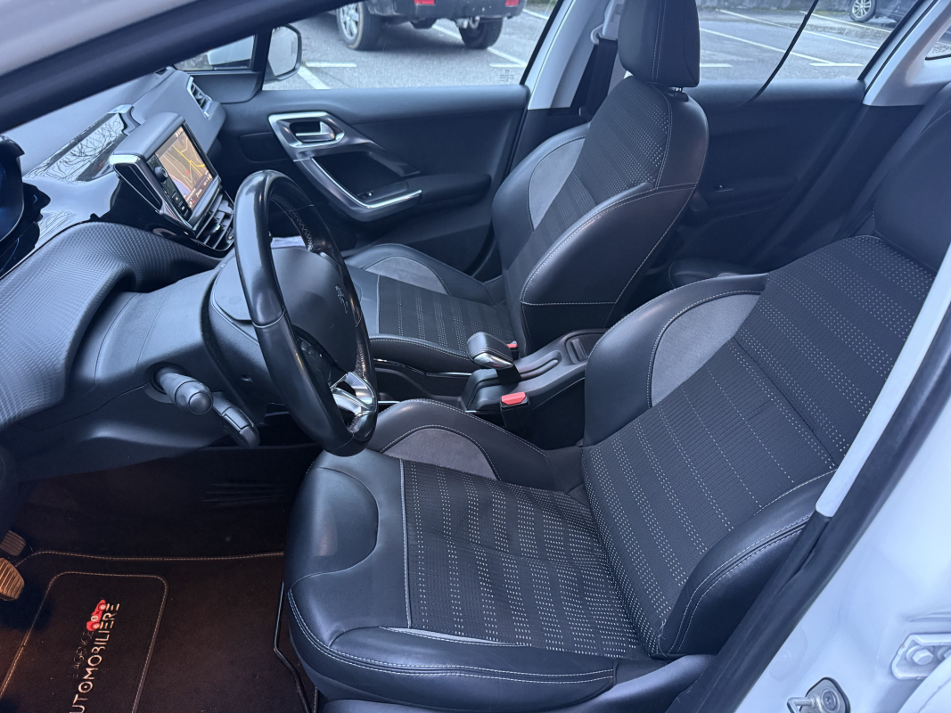 Peugeot 2008 — 12