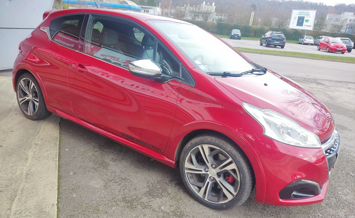 Peugeot 208 — 6