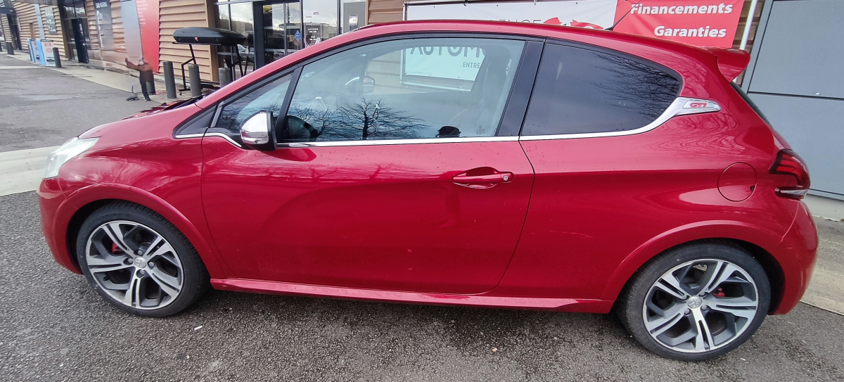 Peugeot 208 — 11