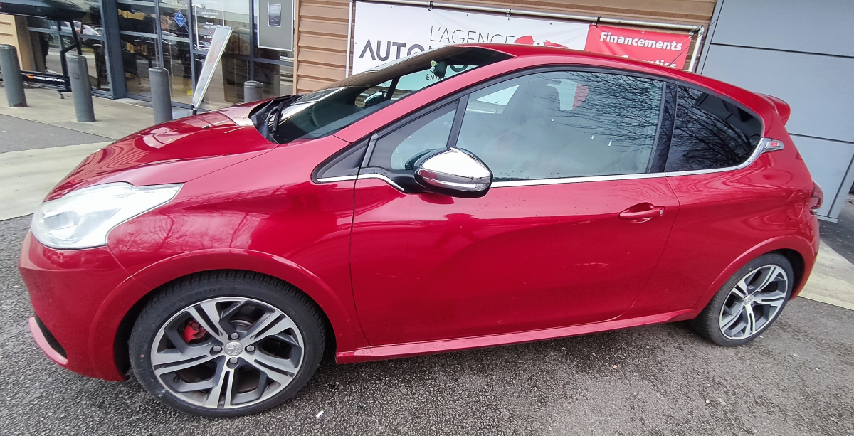 Peugeot 208 — 12