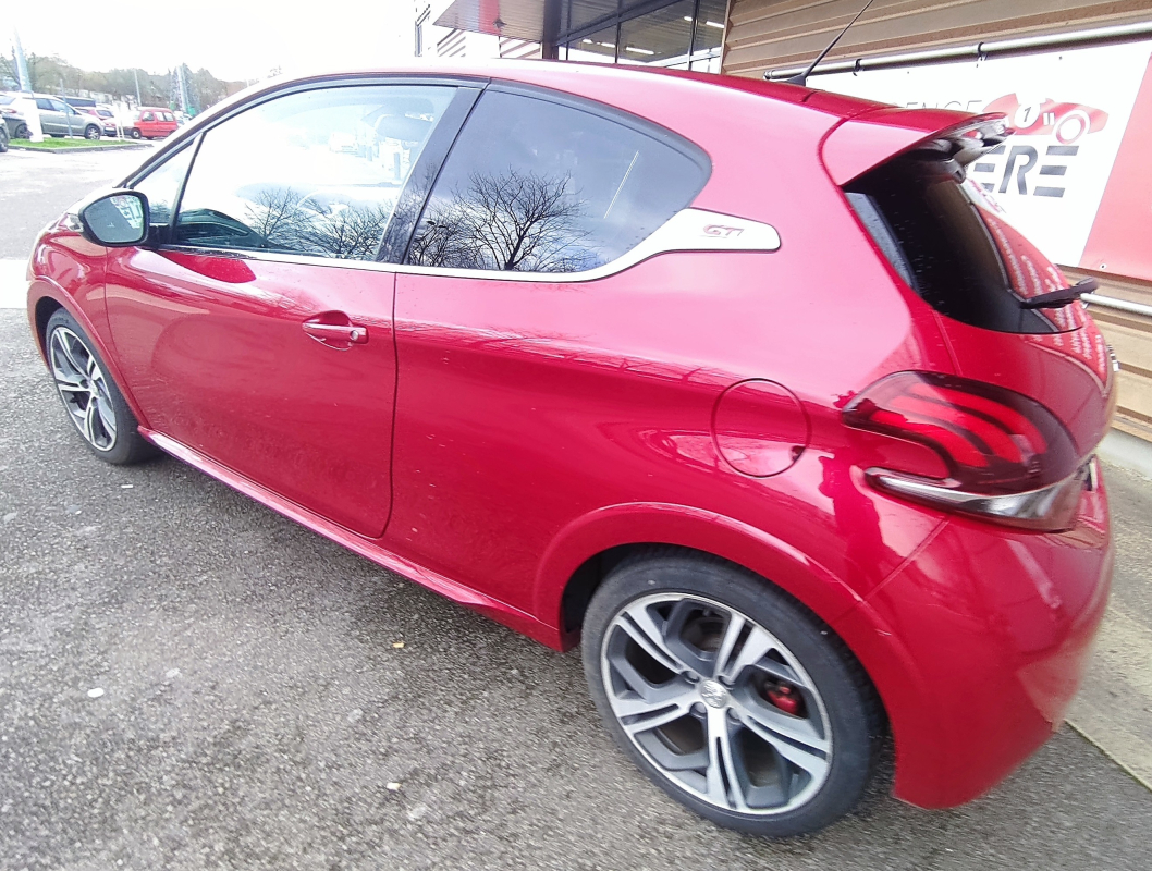 Peugeot 208 — 10
