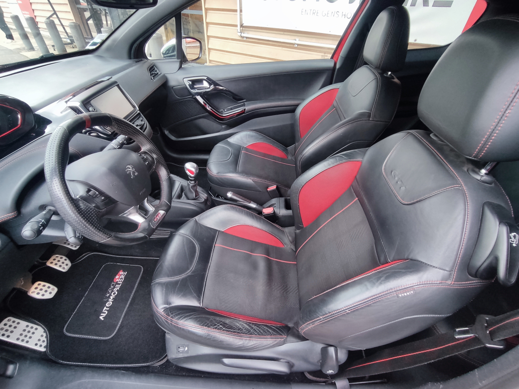 Peugeot 208 — 13