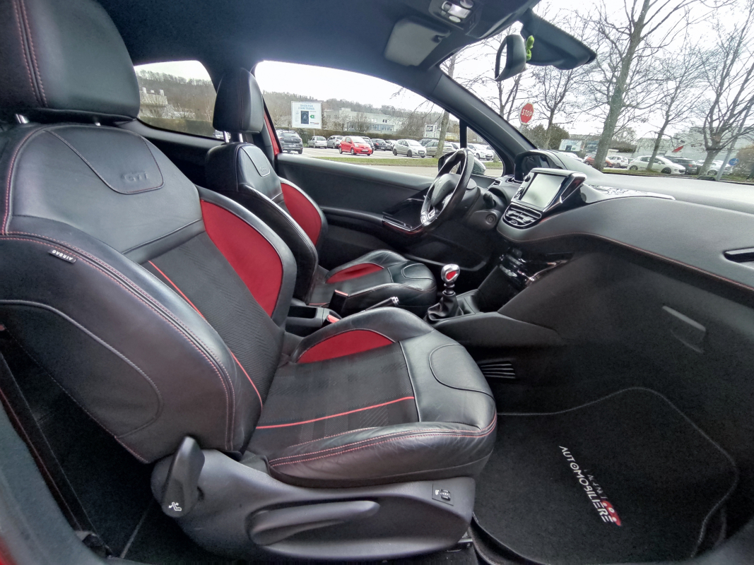 Peugeot 208 — 15