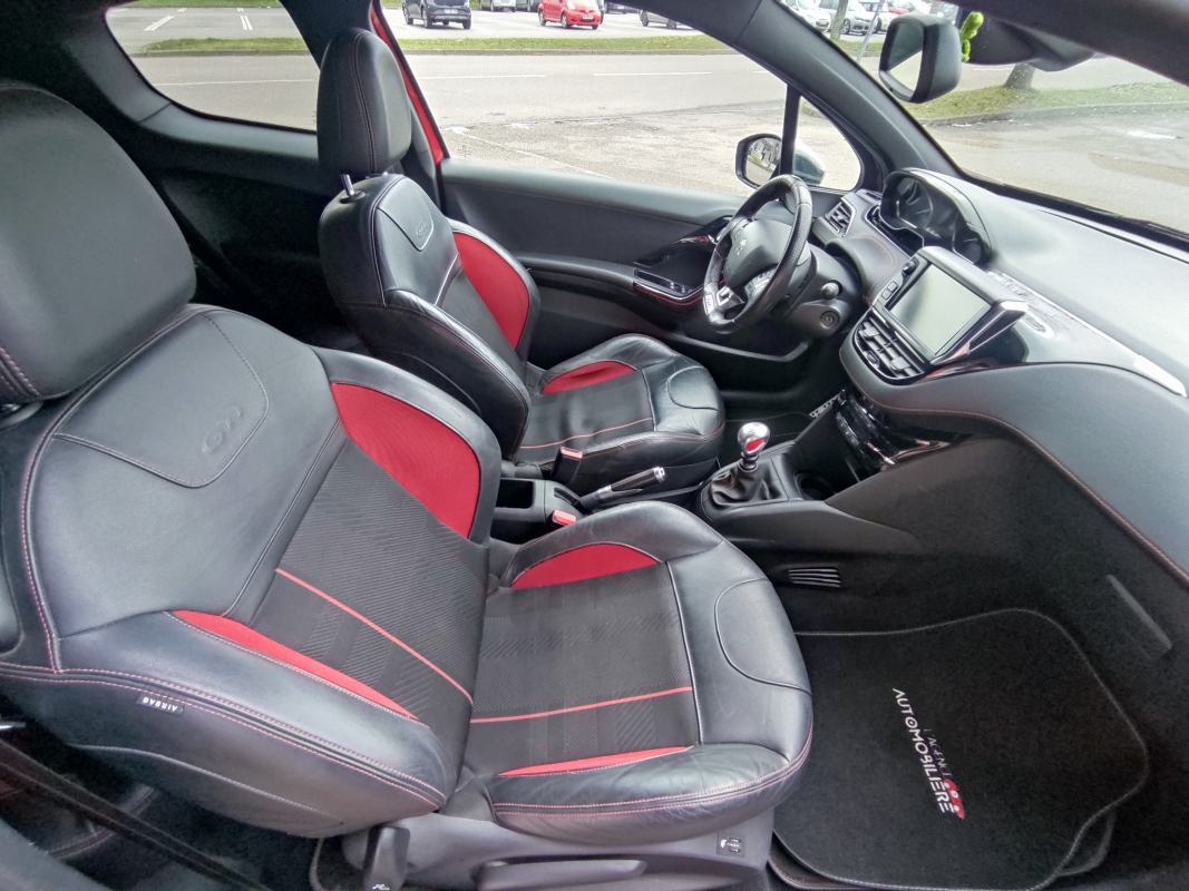 Peugeot 208 — 16