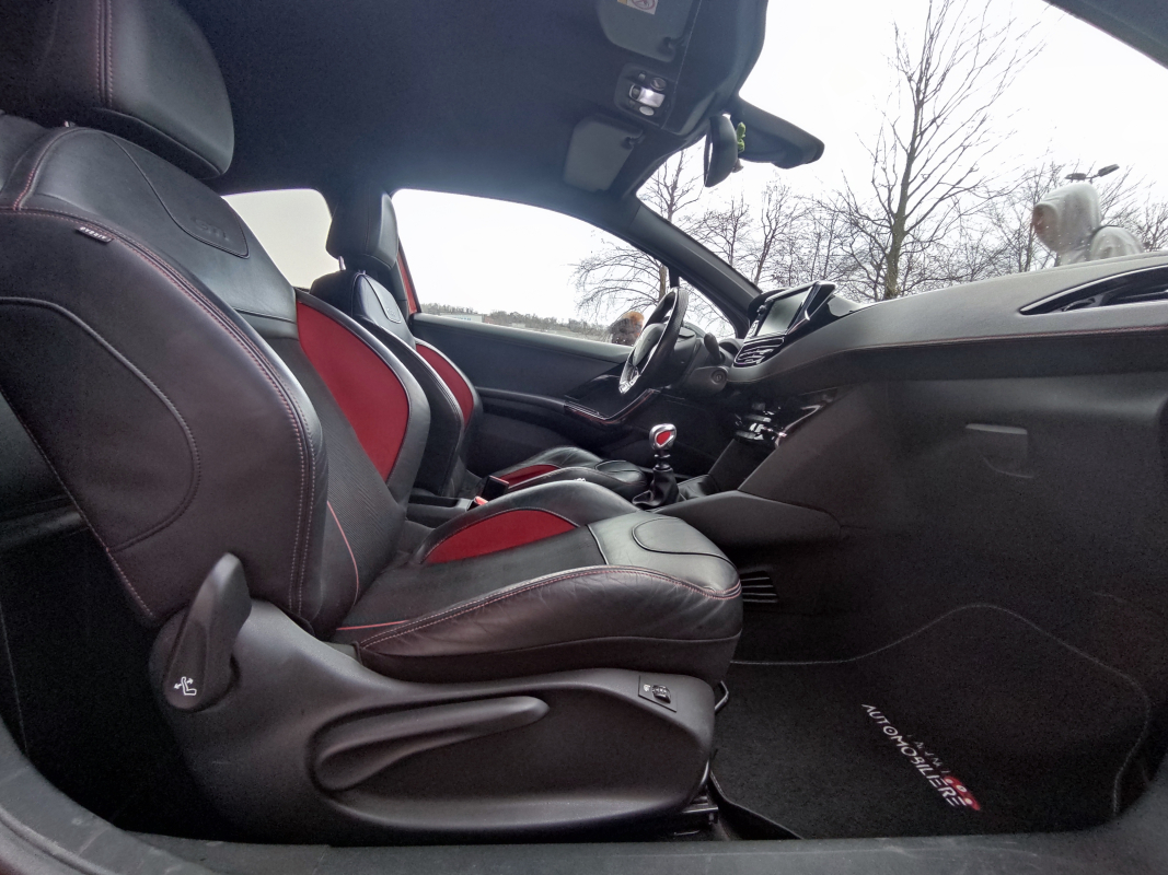 Peugeot 208 — 25