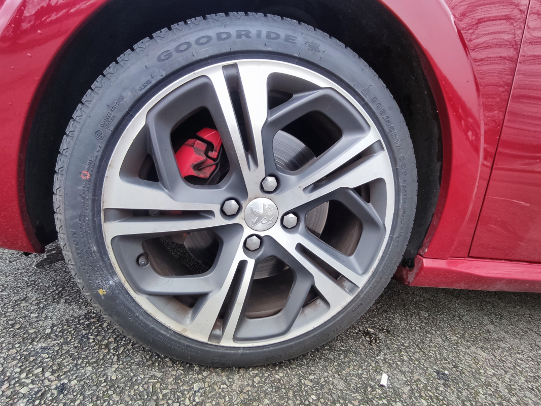 Peugeot 208 — 32