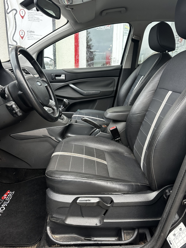 Ford Kuga — 12