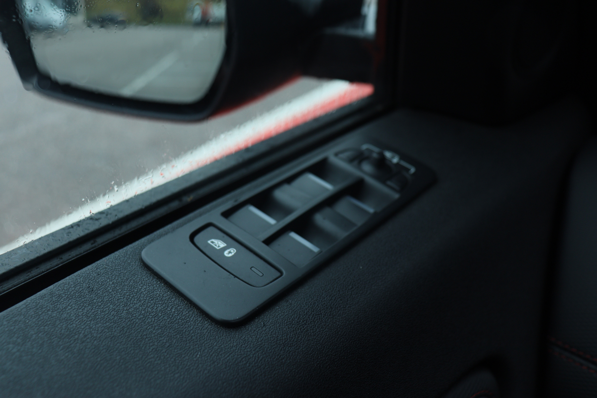 Land Rover Discovery — 34