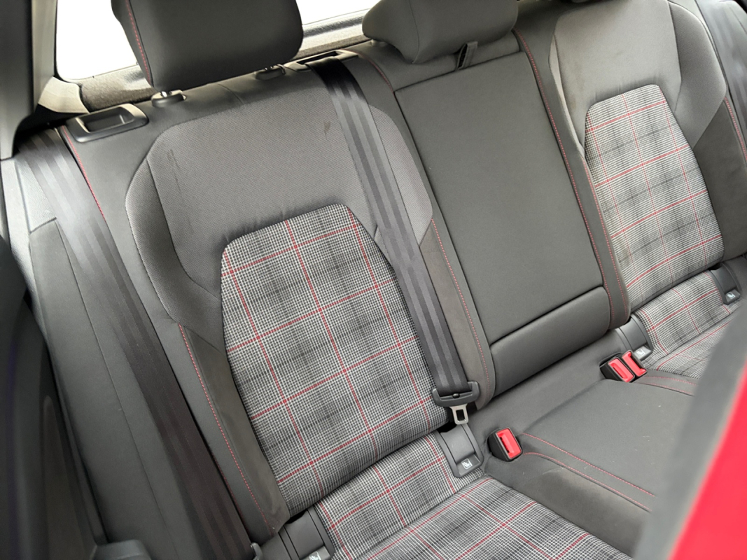 Volkswagen Golf — 17