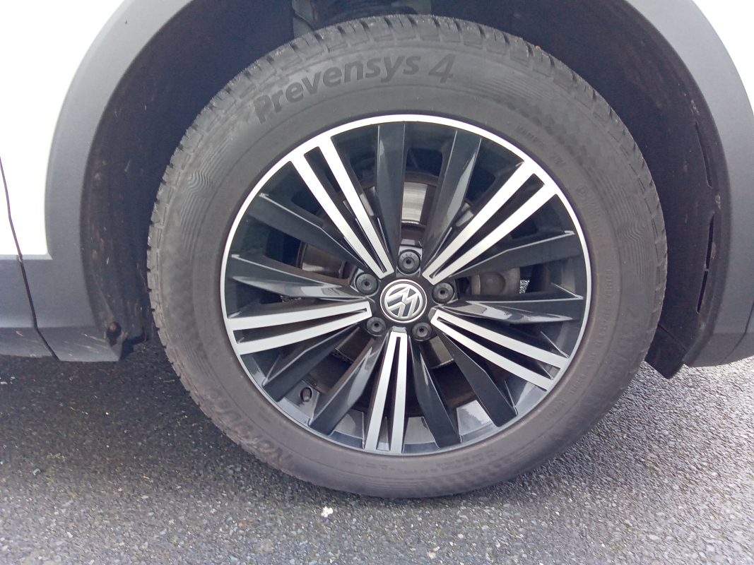 Volkswagen Tiguan — 24
