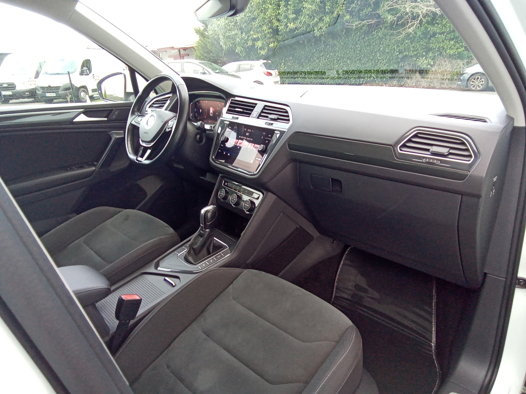 Volkswagen Tiguan — 16