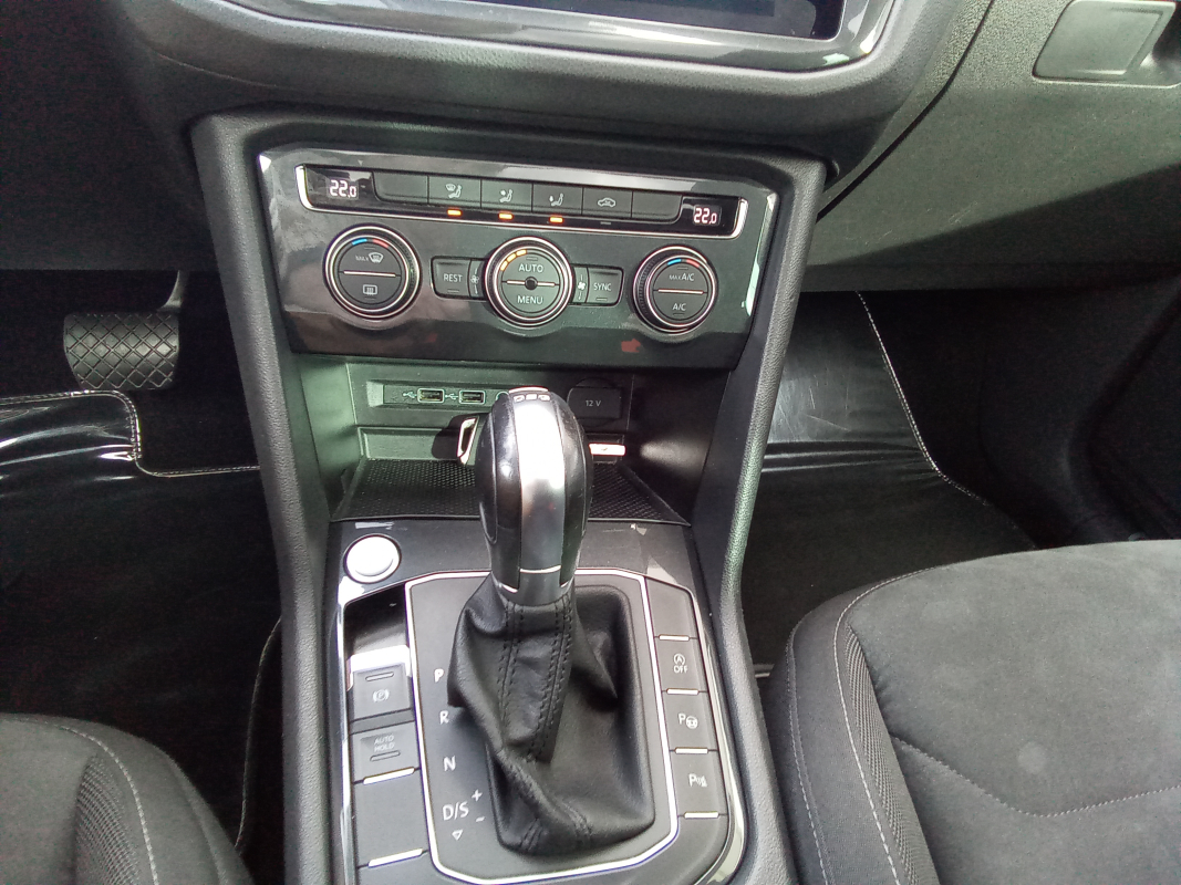 Volkswagen Tiguan — 11