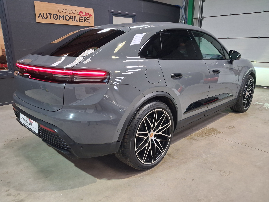 Porsche Macan — 8