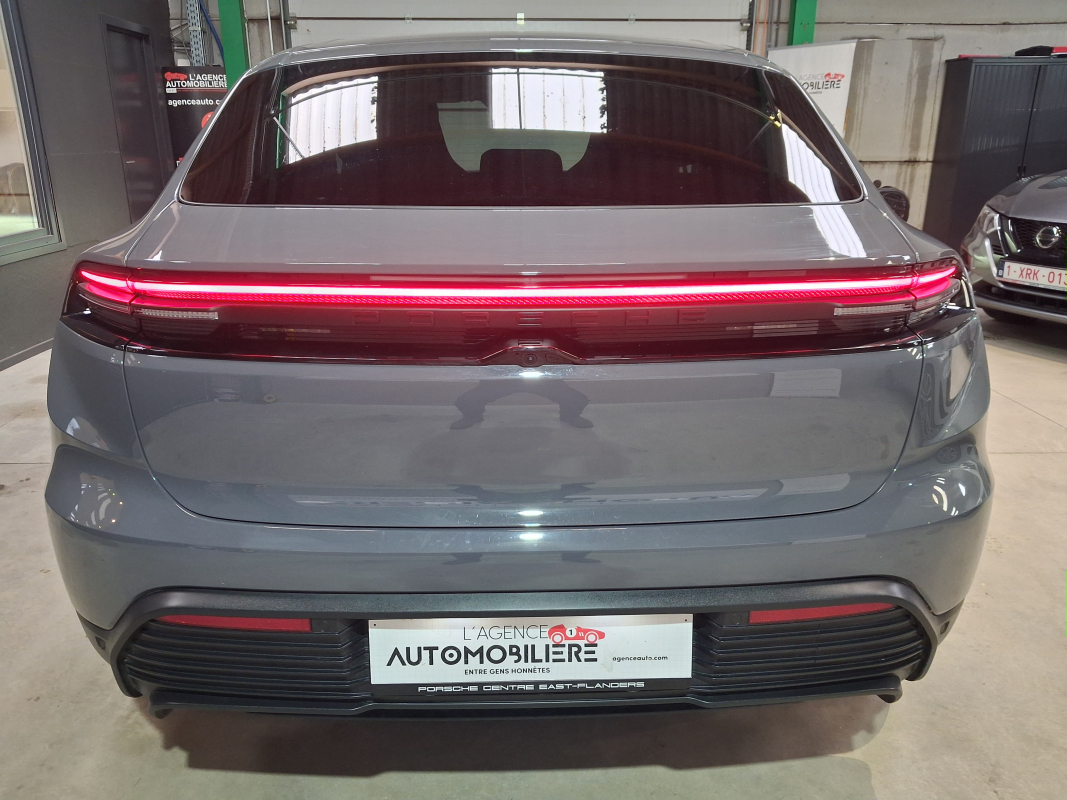 Porsche Macan — 10