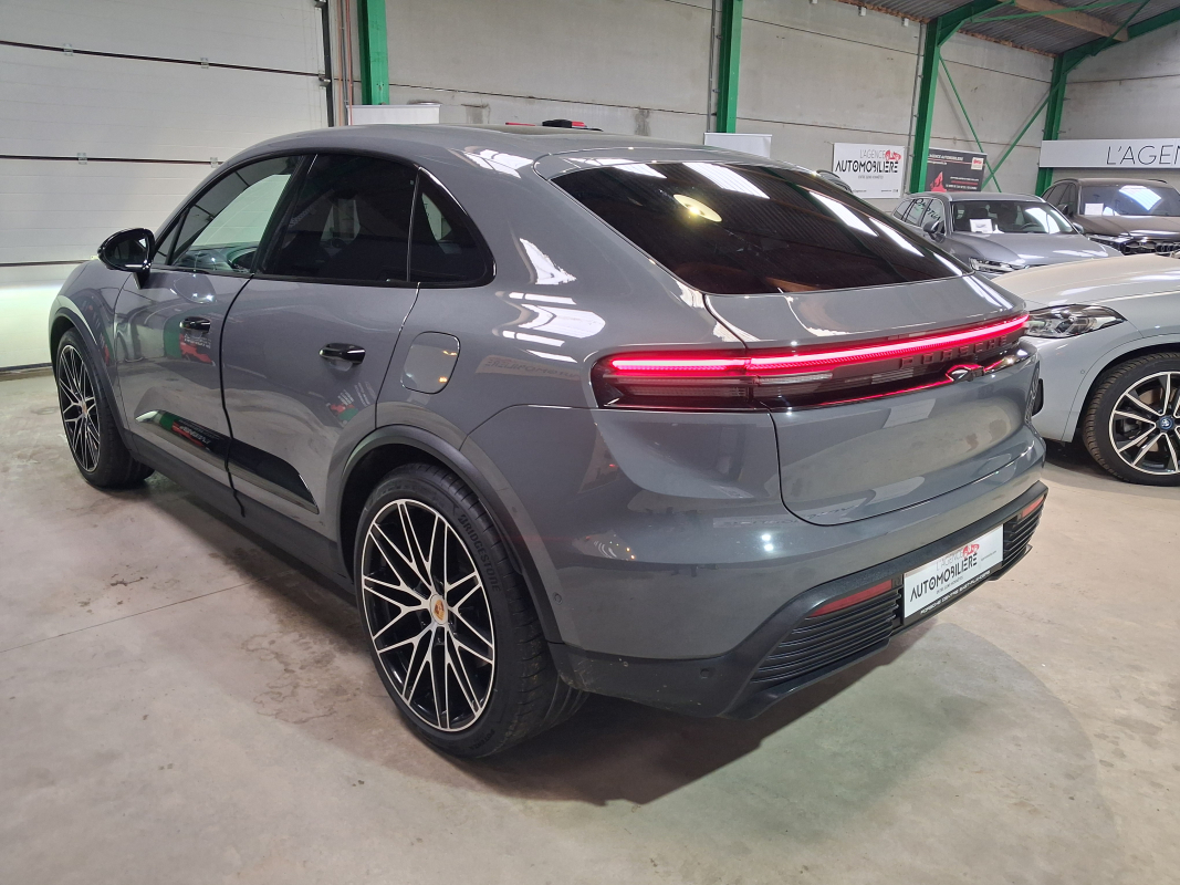 Porsche Macan — 11