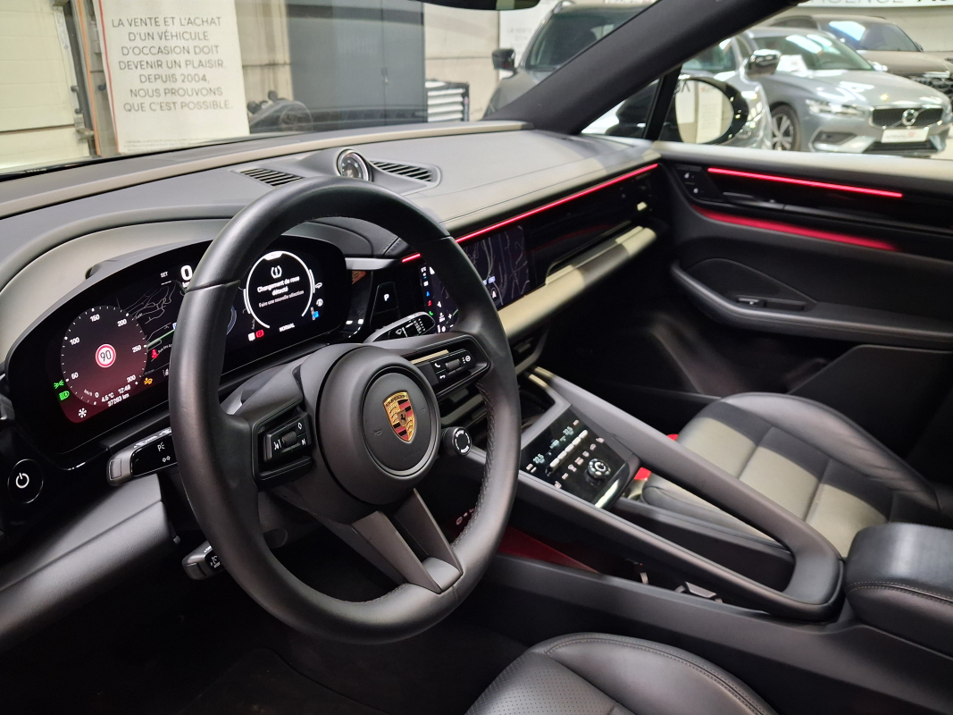 Porsche Macan — 12