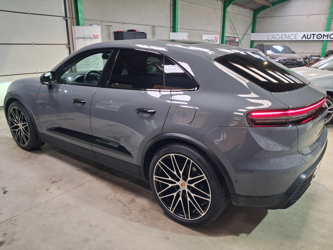 Porsche Macan — 13