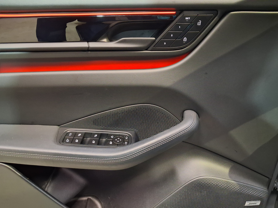 Porsche Macan — 18