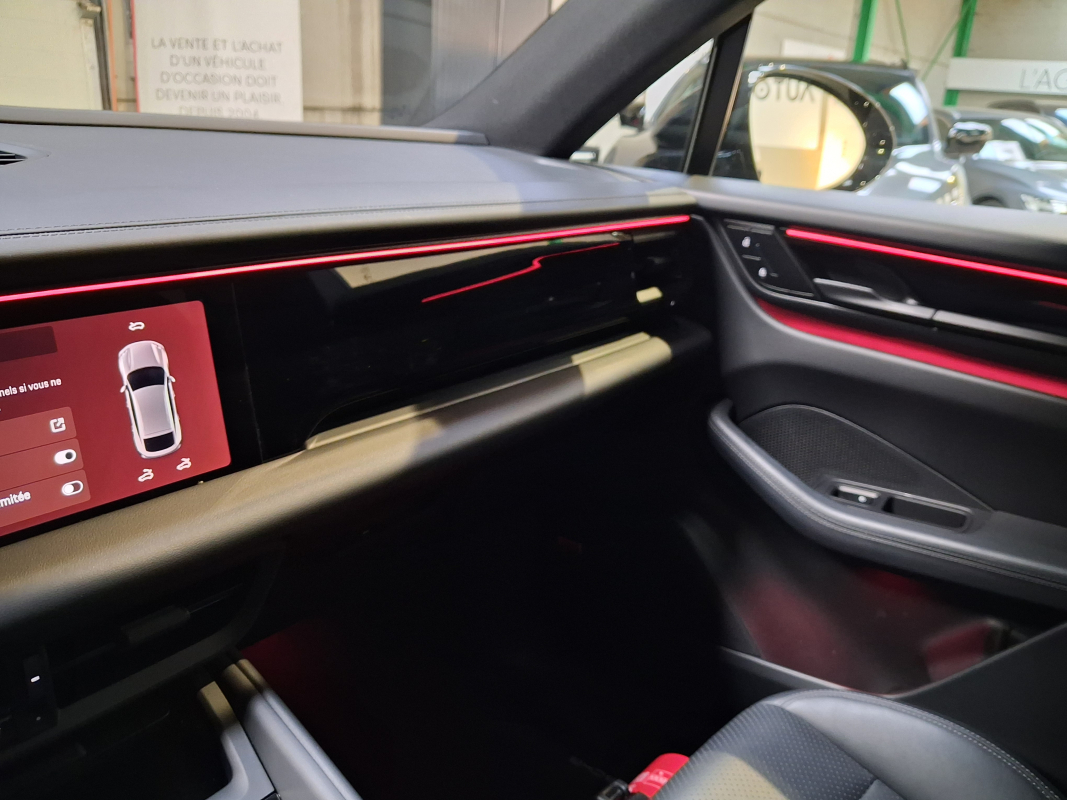 Porsche Macan — 23
