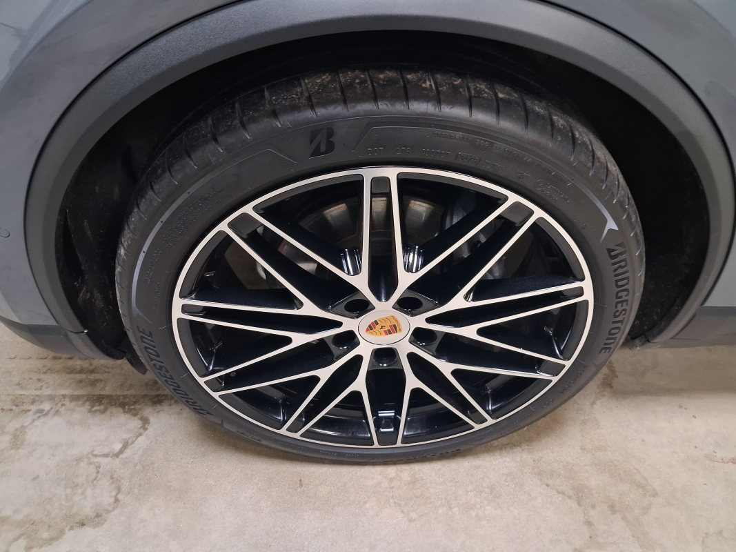 Porsche Macan — 36