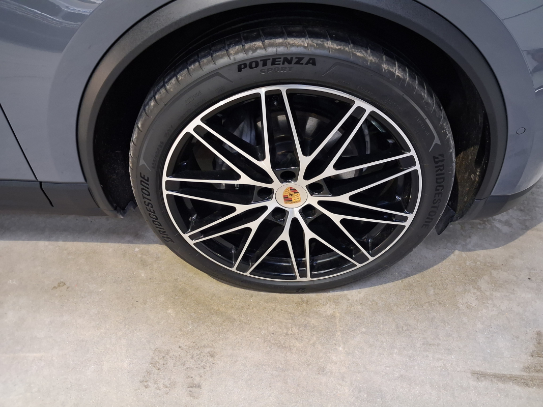 Porsche Macan — 37
