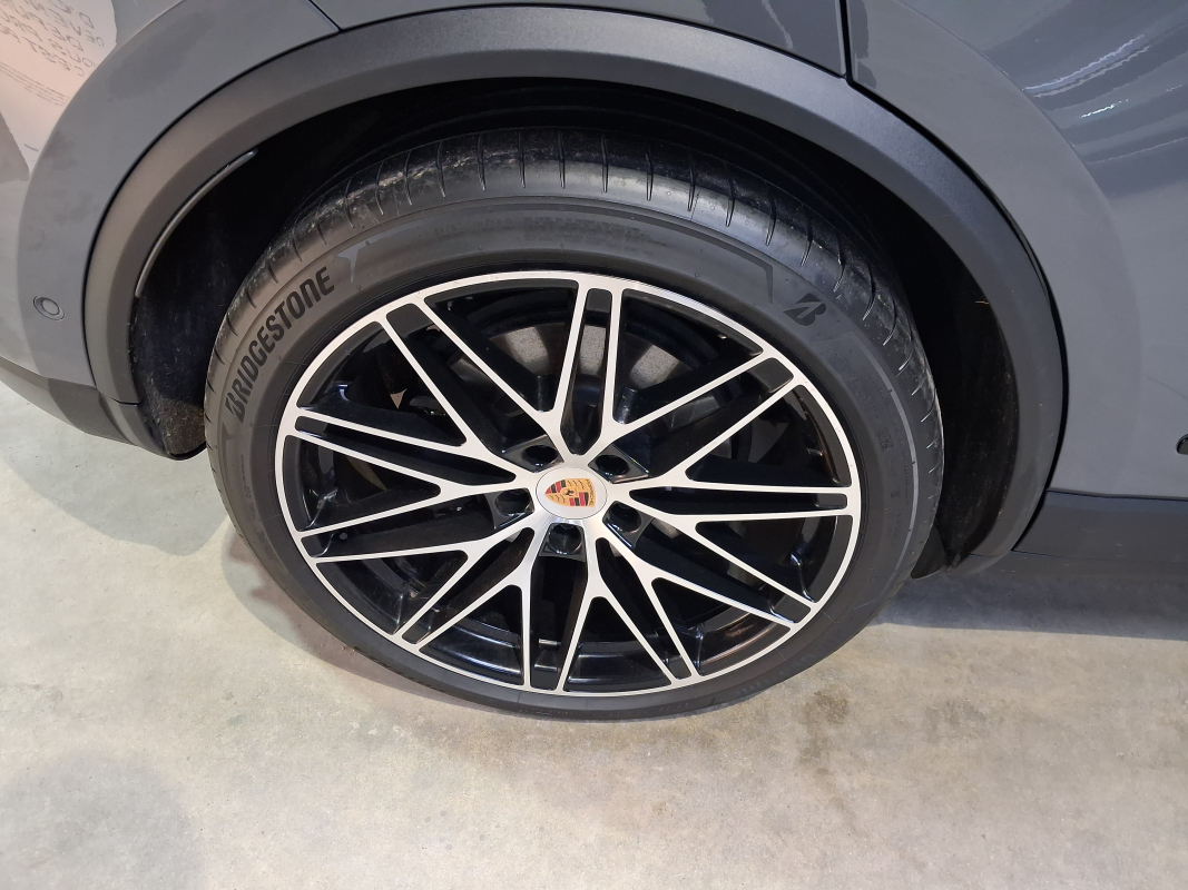 Porsche Macan — 38
