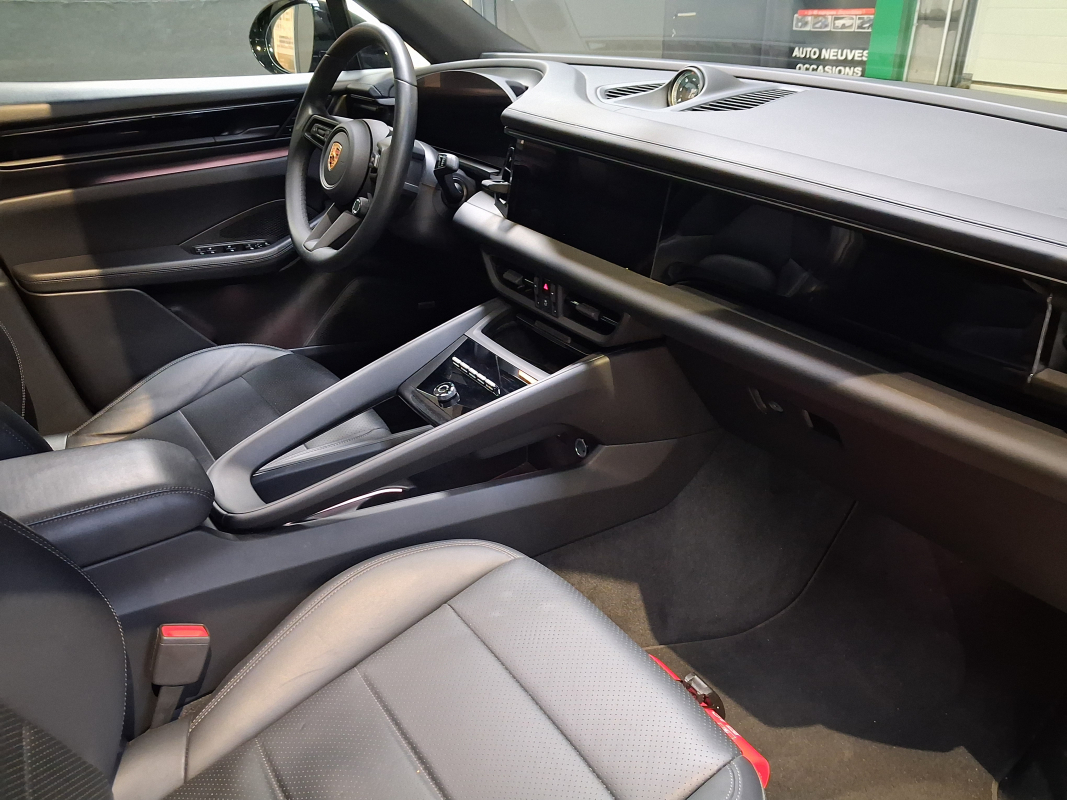 Porsche Macan — 32