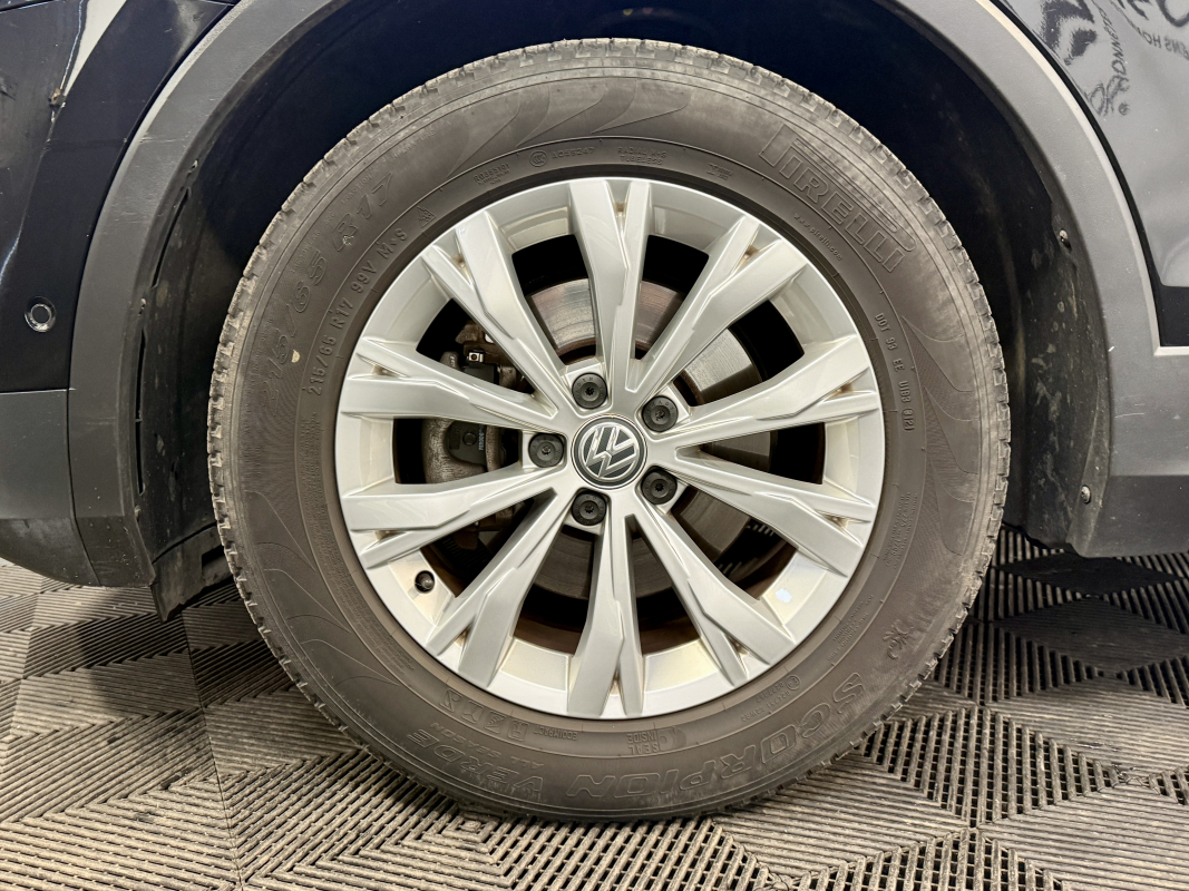 Volkswagen Tiguan — 22