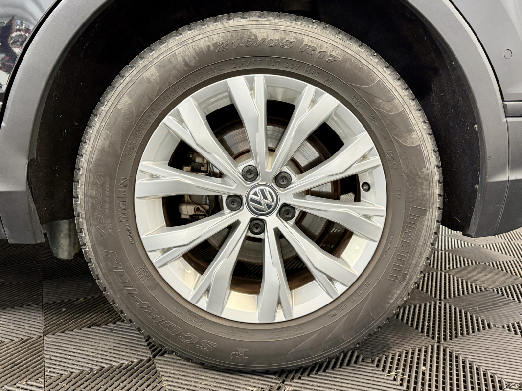 Volkswagen Tiguan — 23