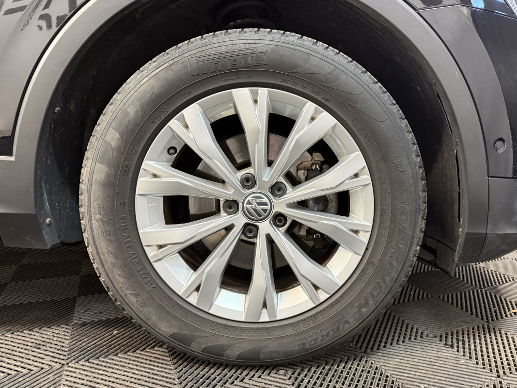Volkswagen Tiguan — 24