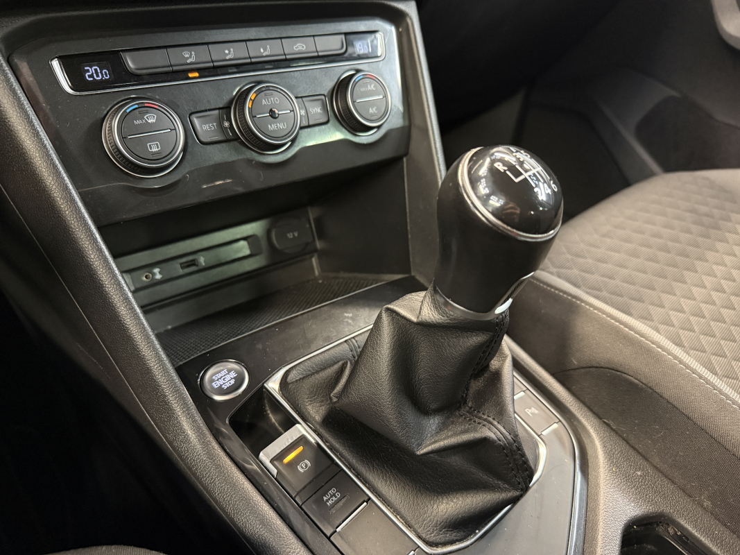 Volkswagen Tiguan — 21