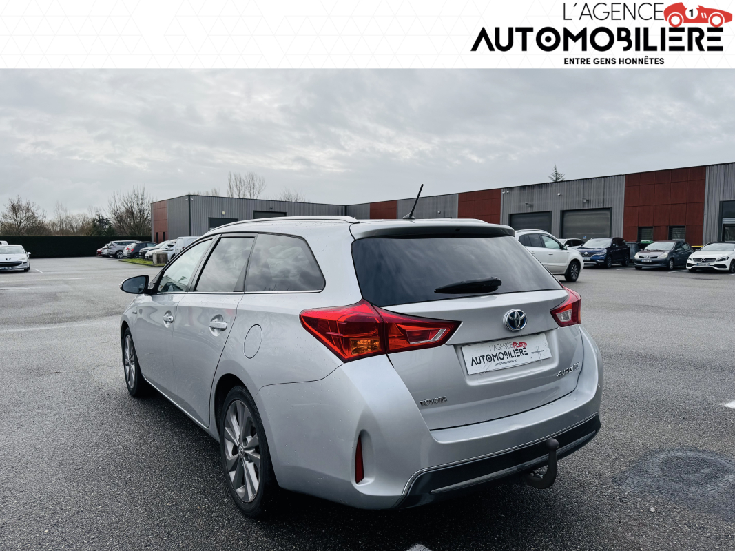Toyota Auris — 5
