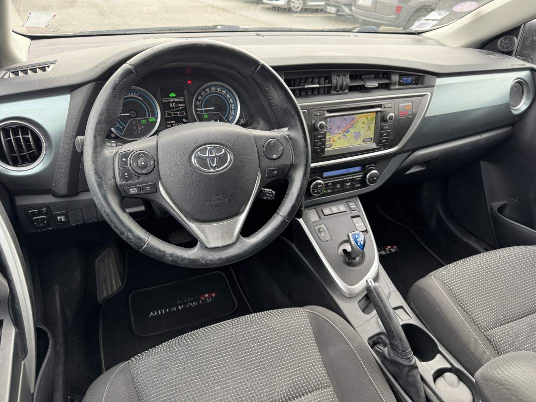 Toyota Auris — 12