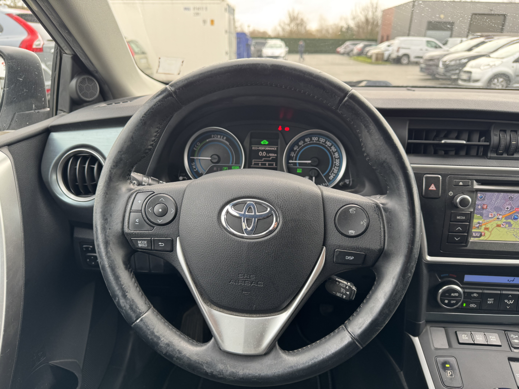 Toyota Auris — 13