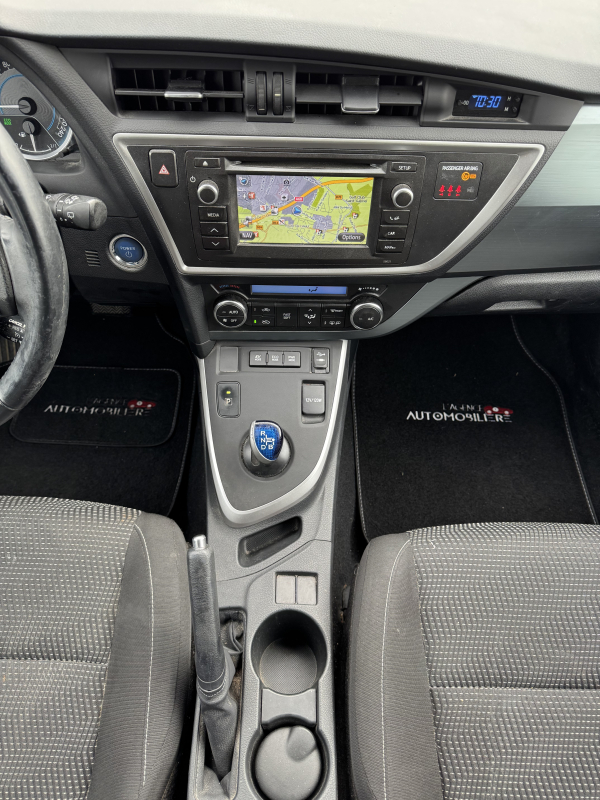 Toyota Auris — 15