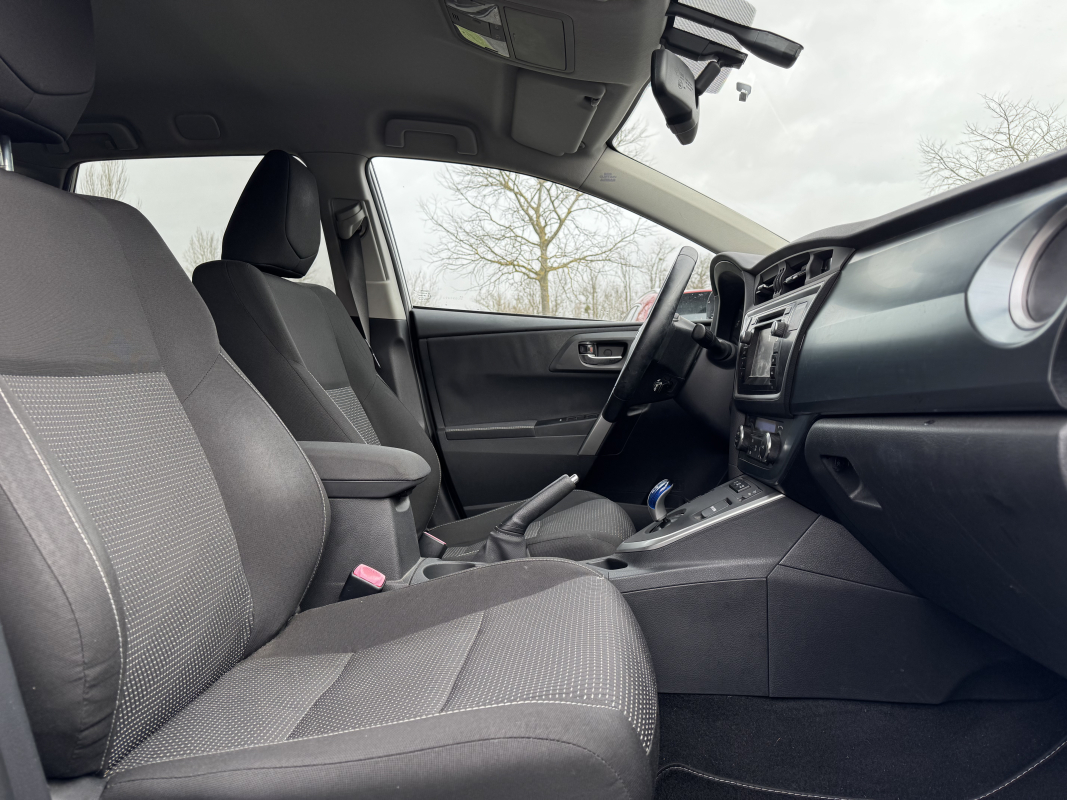 Toyota Auris — 19