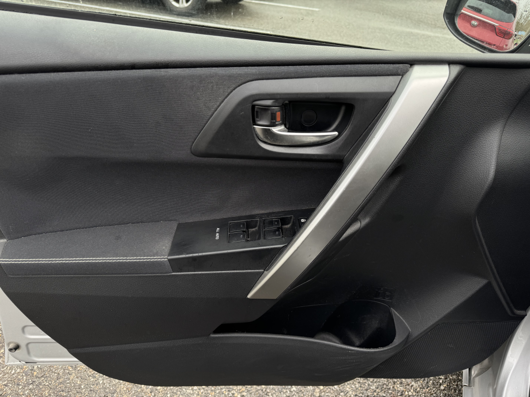 Toyota Auris — 9