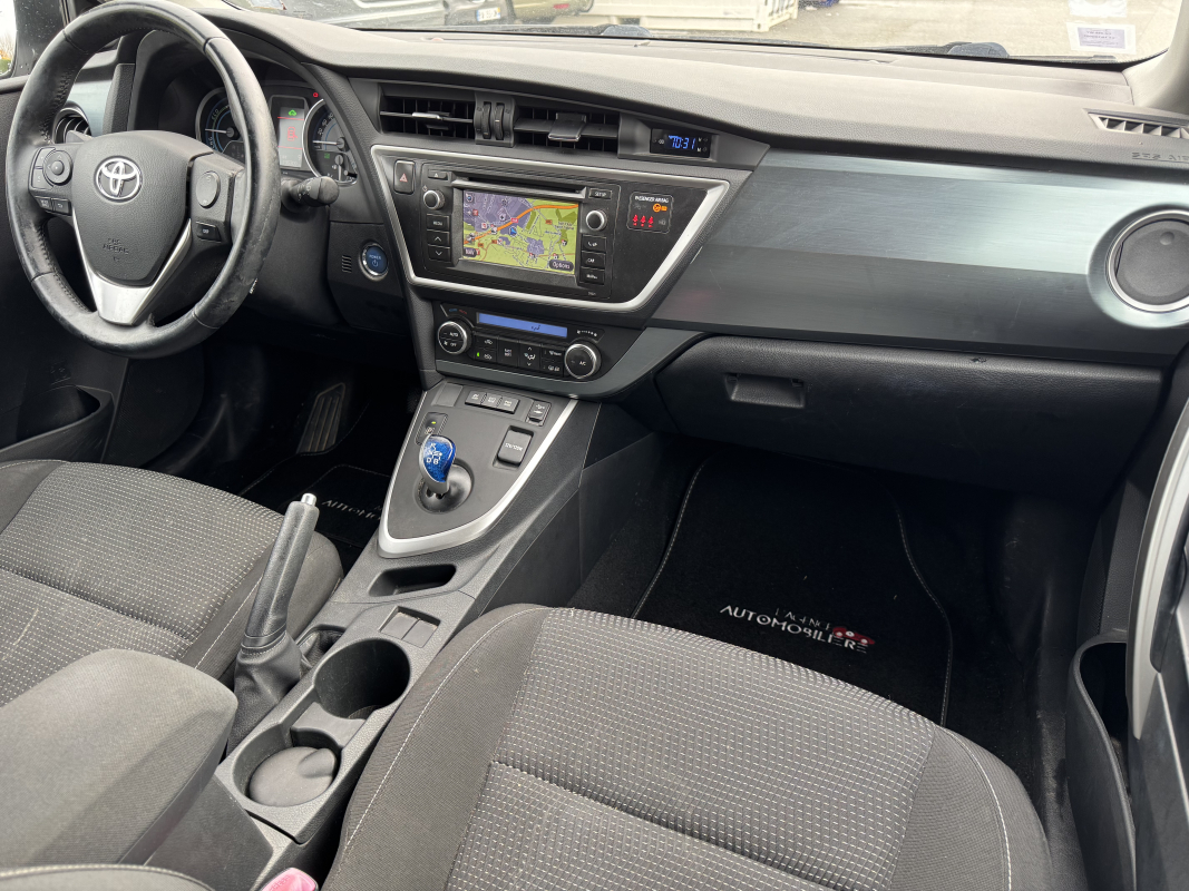 Toyota Auris — 17