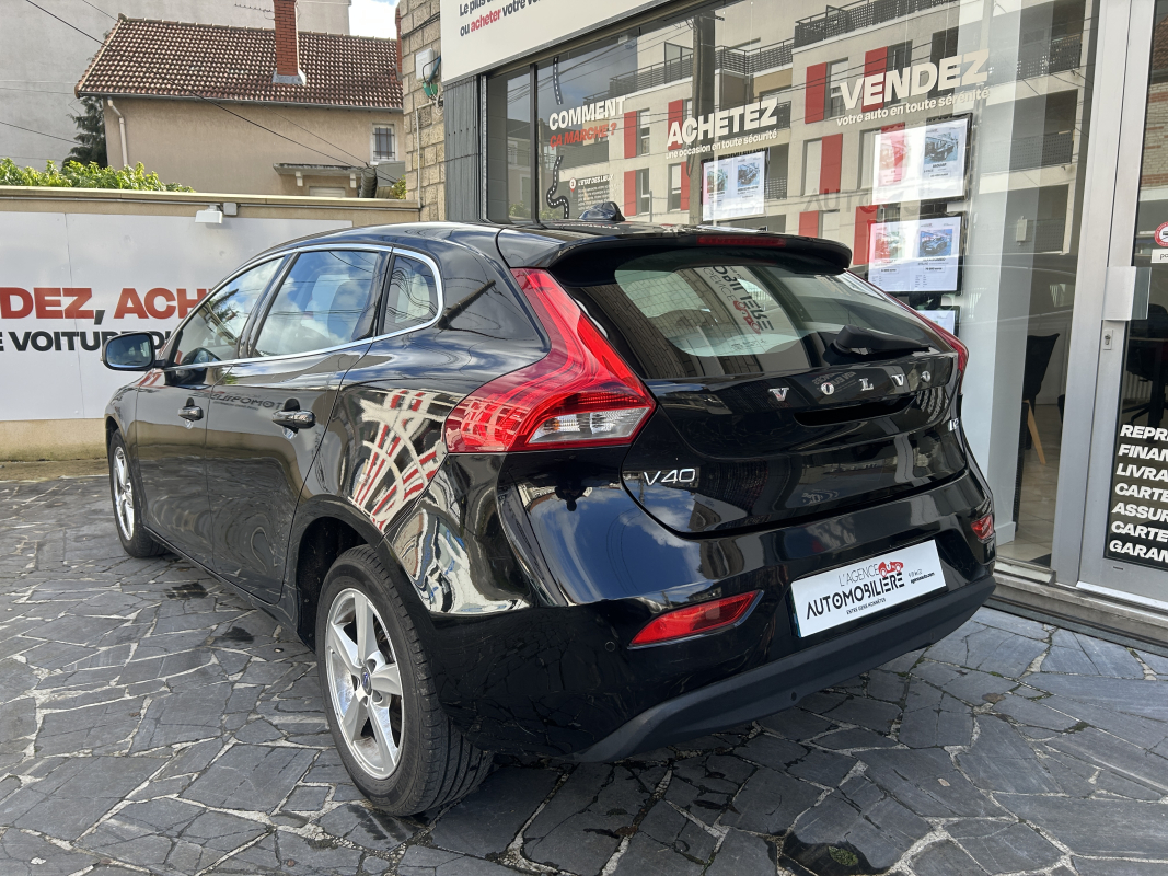 Volvo V40 — 3