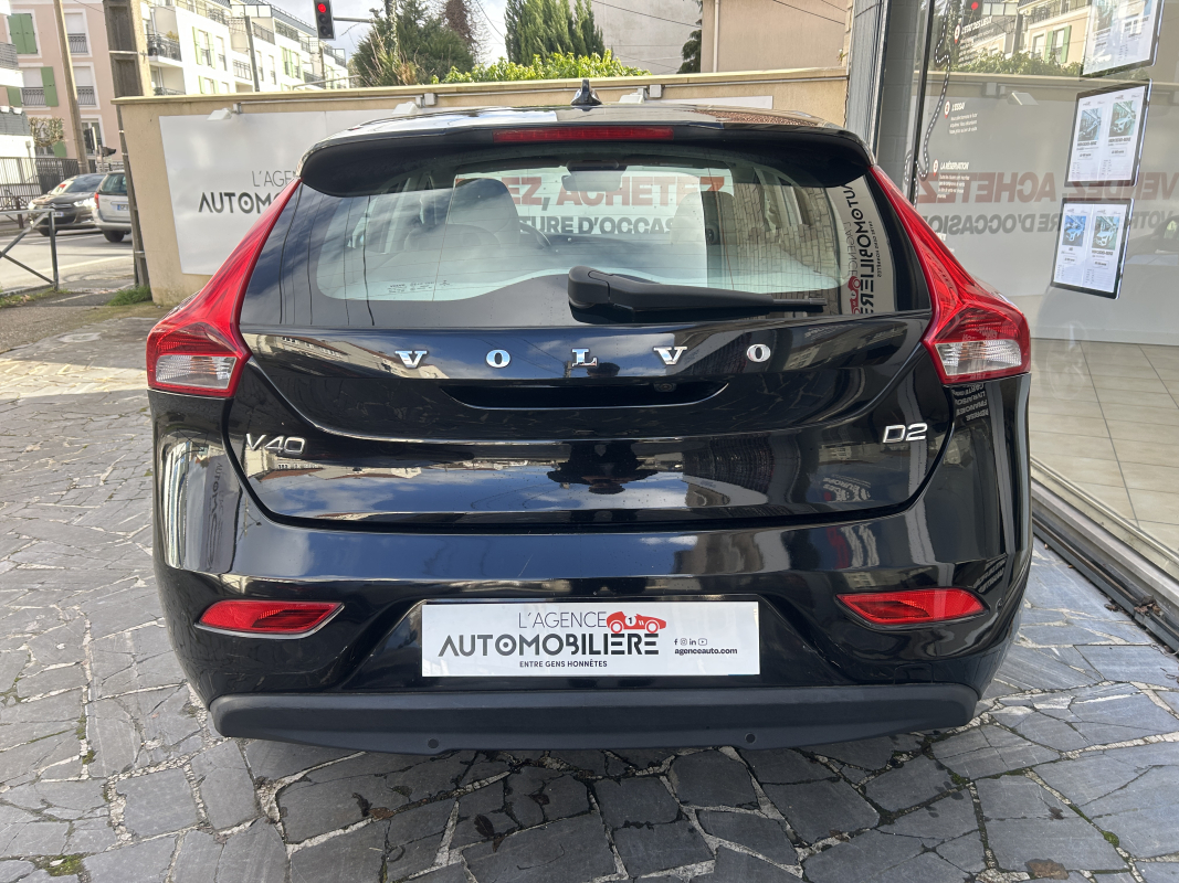 Volvo V40 — 4