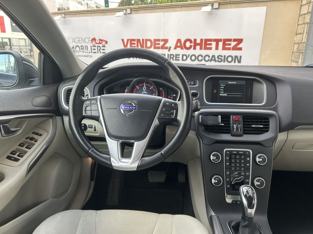 Volvo V40 — 12