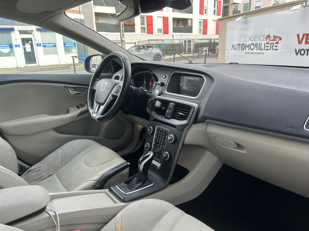 Volvo V40 — 14