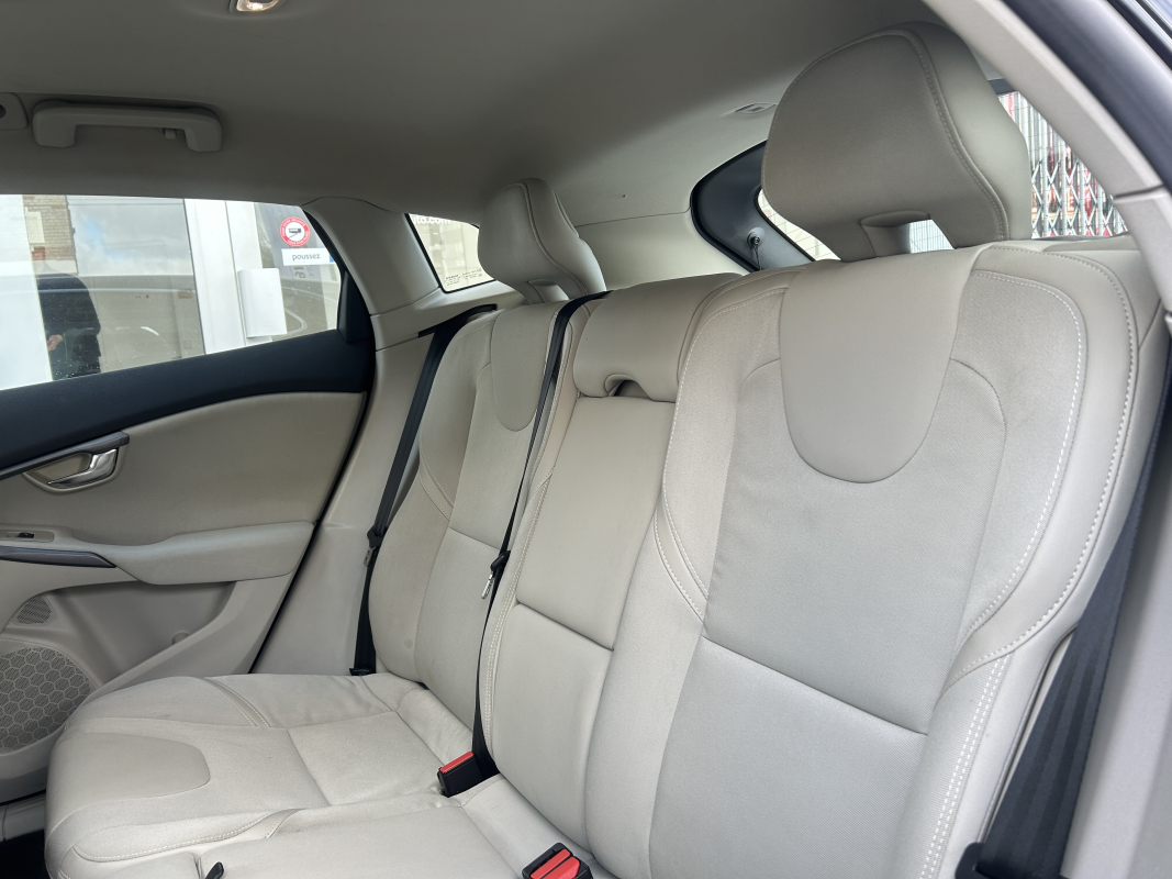 Volvo V40 — 17