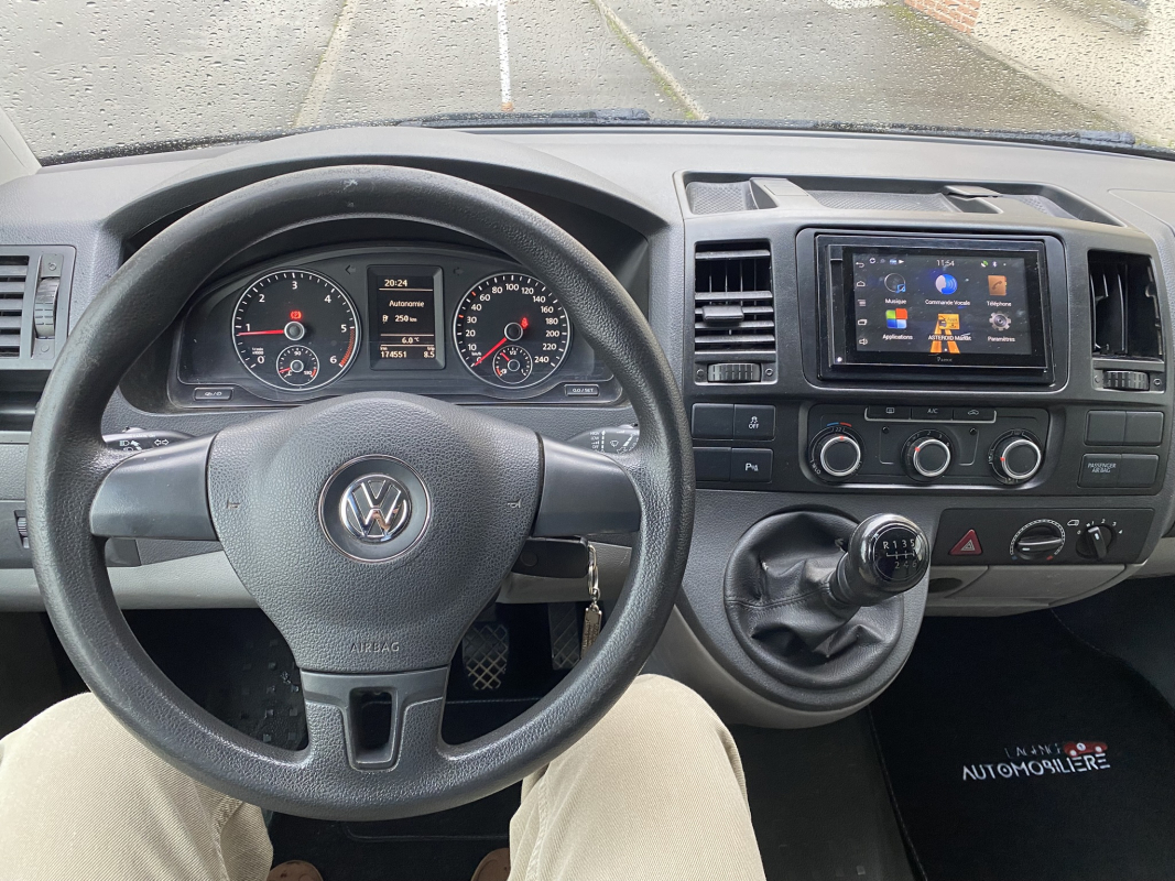 Volkswagen Caravelle — 9