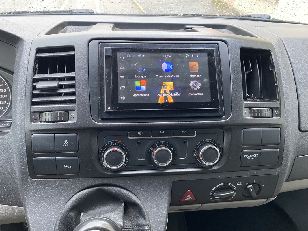 Volkswagen Caravelle — 11