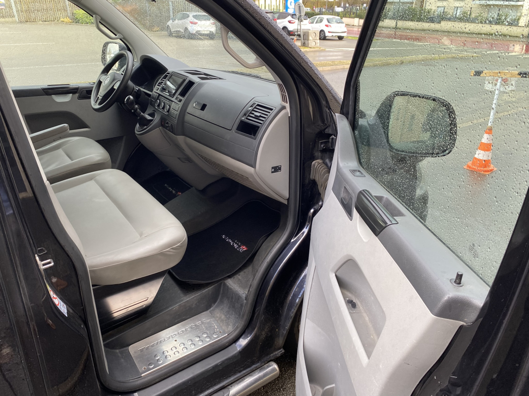 Volkswagen Caravelle — 15