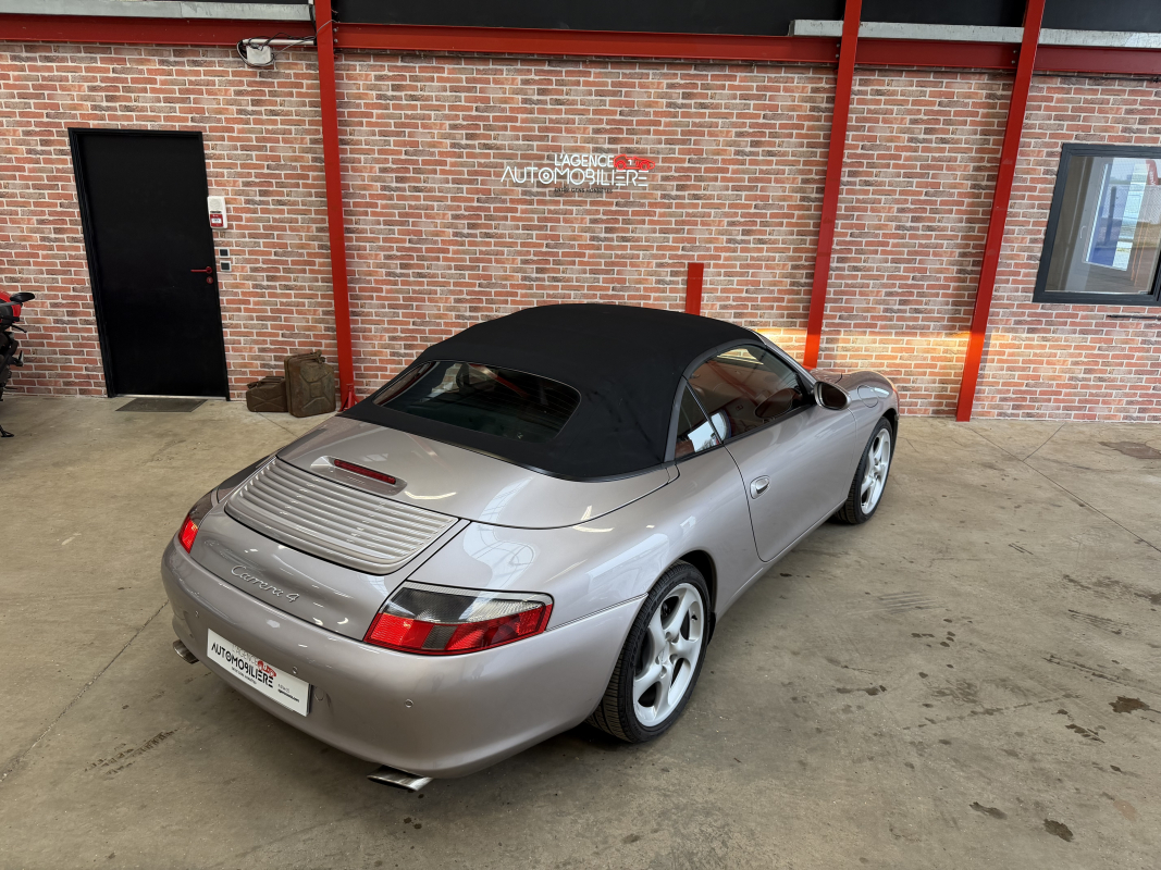 Porsche 911 Cabriolet — 12